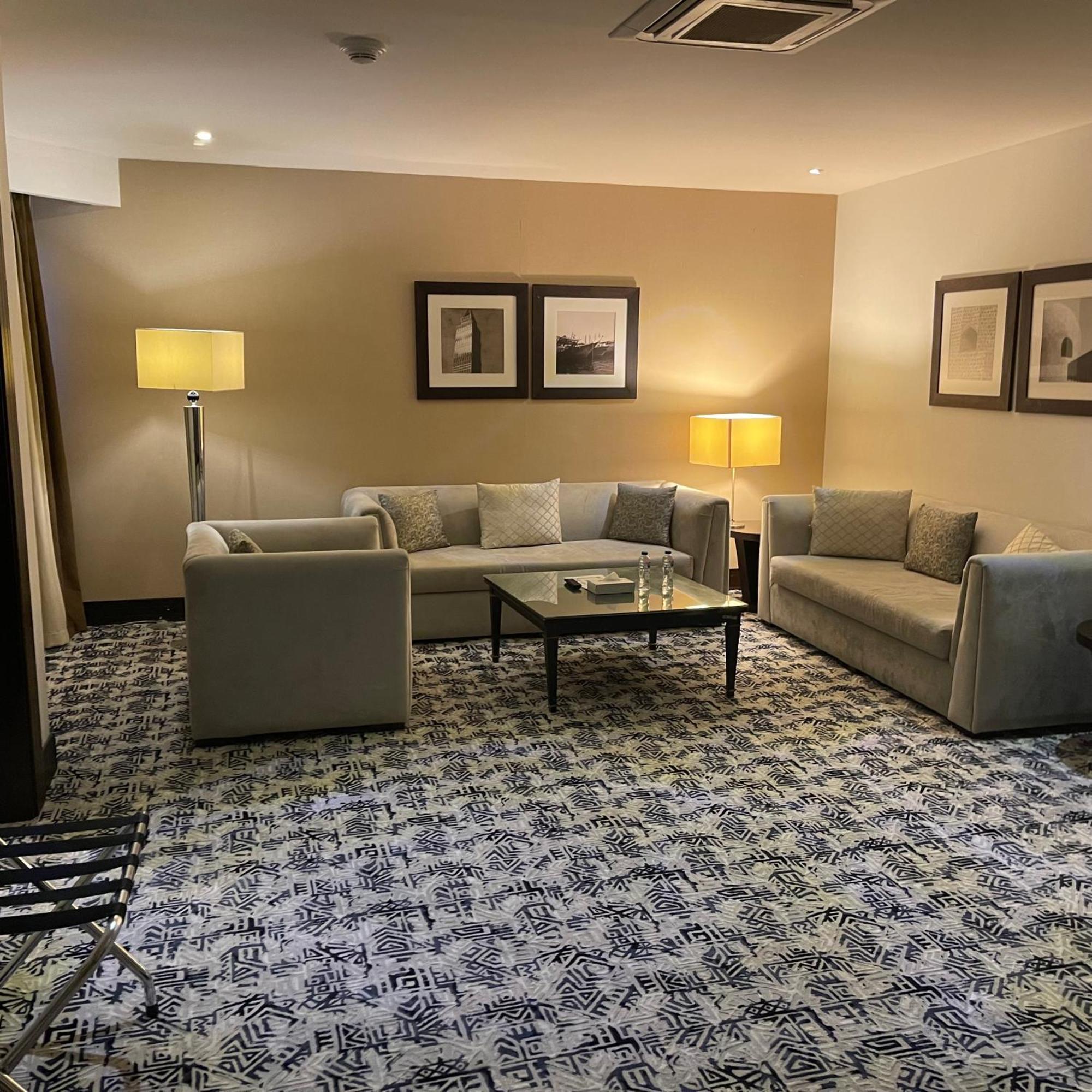Golden Tulip Hail Экстерьер фото