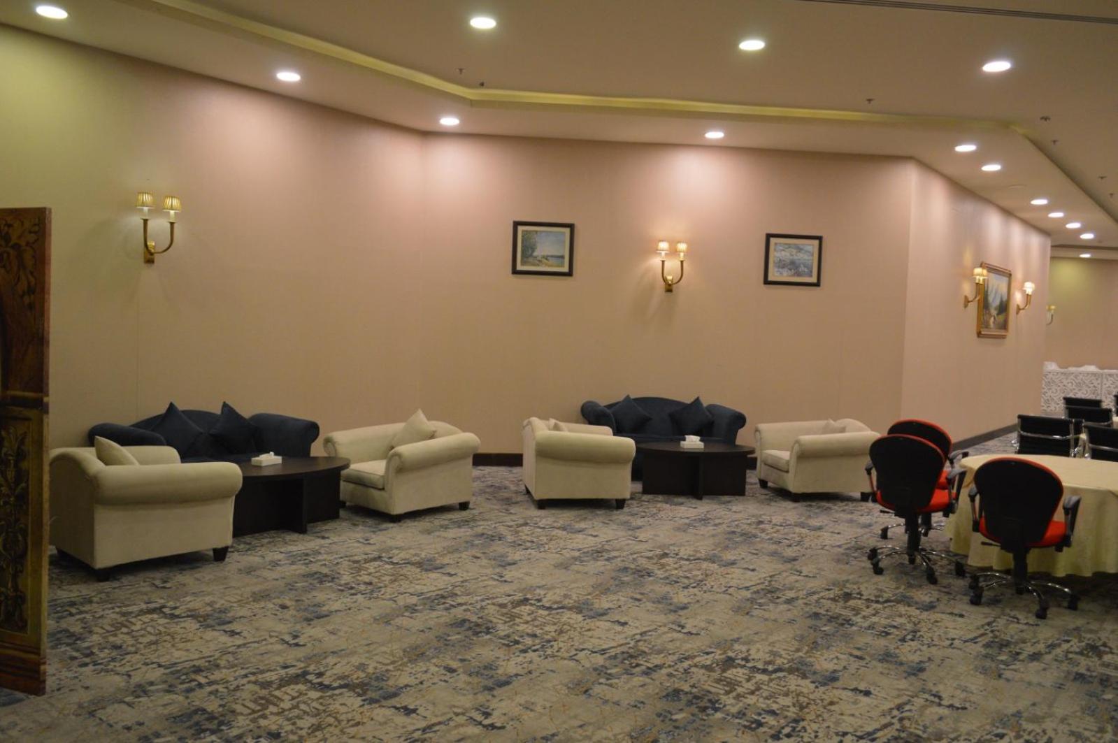Golden Tulip Hail Экстерьер фото